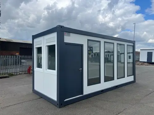 Contenedor Oficina Portátil con Ventanas Panorámicas