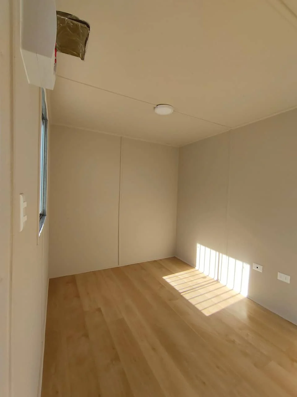 Contenedor Oficina con baño 20 pies - Imagen 4