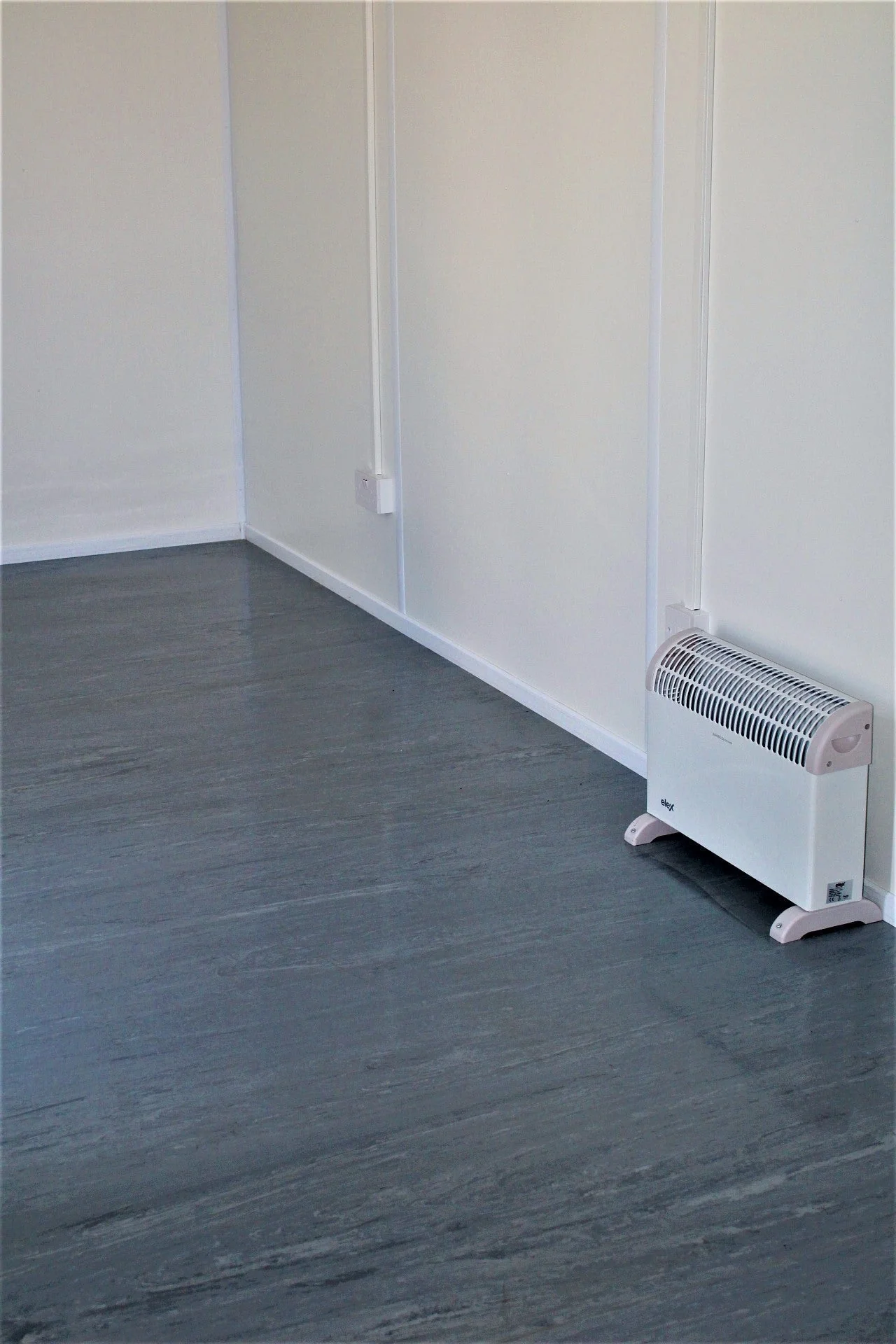 Contenedor de oficina de 20 Pies con 2 ventanas - Imagen 4