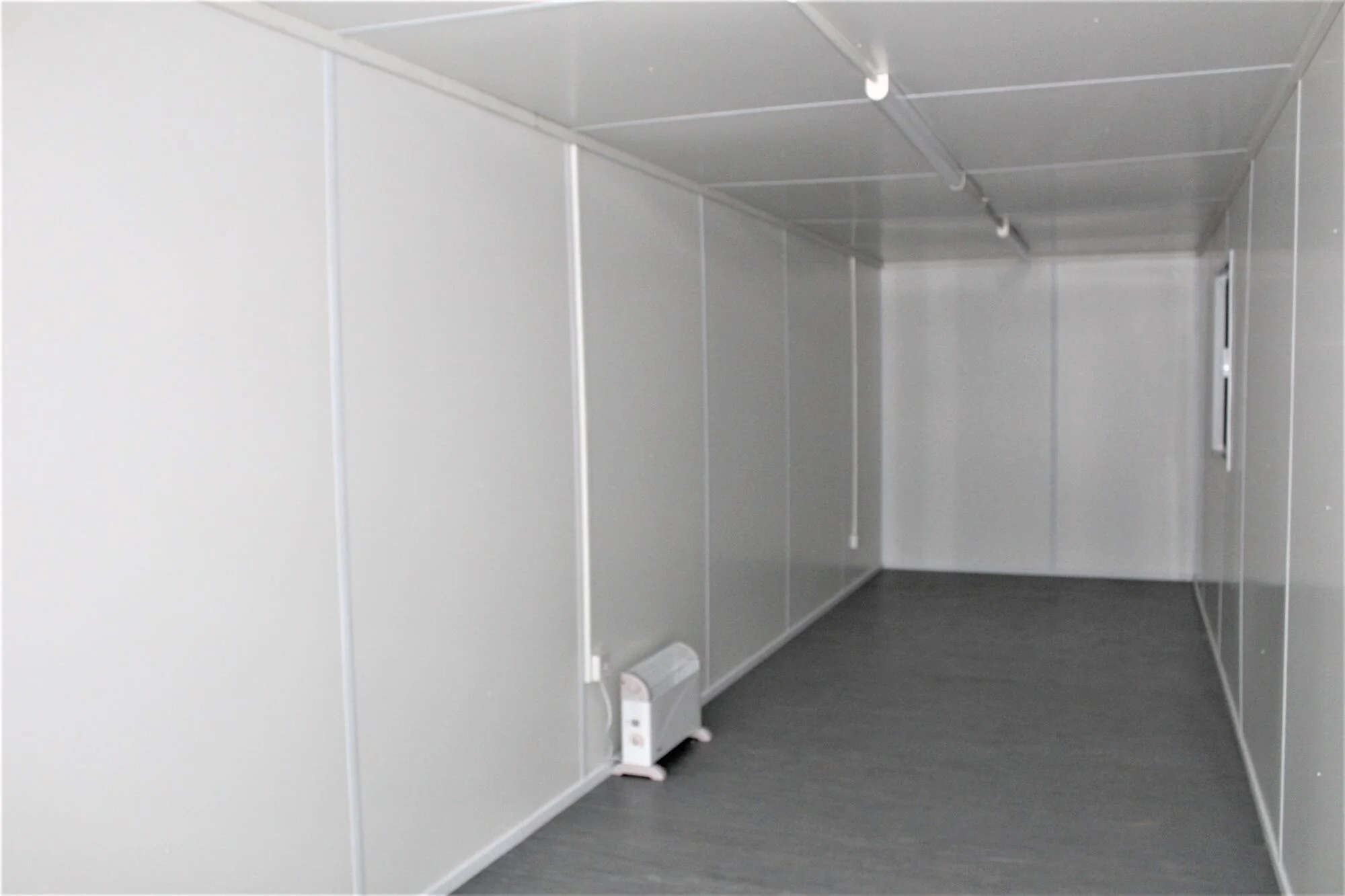 Contenedor de oficina de 20 Pies con 2 ventanas - Imagen 3