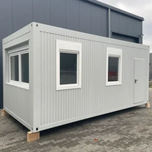 Contenedor oficina de 6,75 × 2,42 M