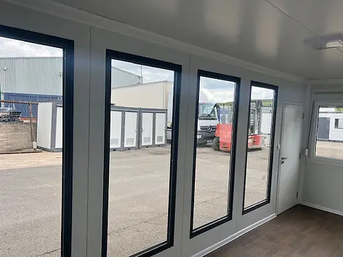 Contenedor Oficina Portátil con Ventanas Panorámicas - Imagen 6