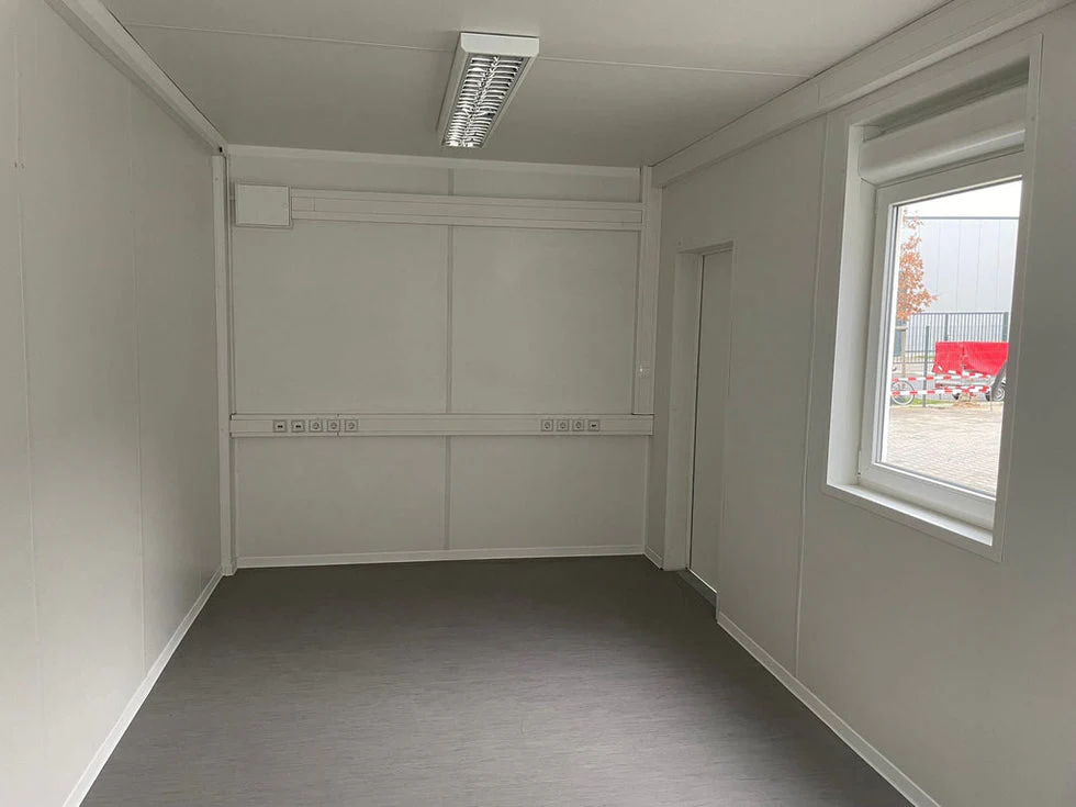 Contenedor oficina de 6,75 × 2,42 M - Imagen 5