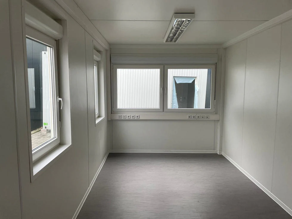 Contenedor oficina de 6,75 × 2,42 M - Imagen 4